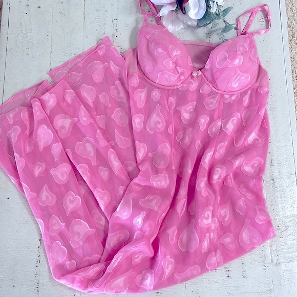 Victoria’s Secret Vintage Pink Hearts Gown Miracle Underwire/Push-up Bra Front - Picture 7 of 10